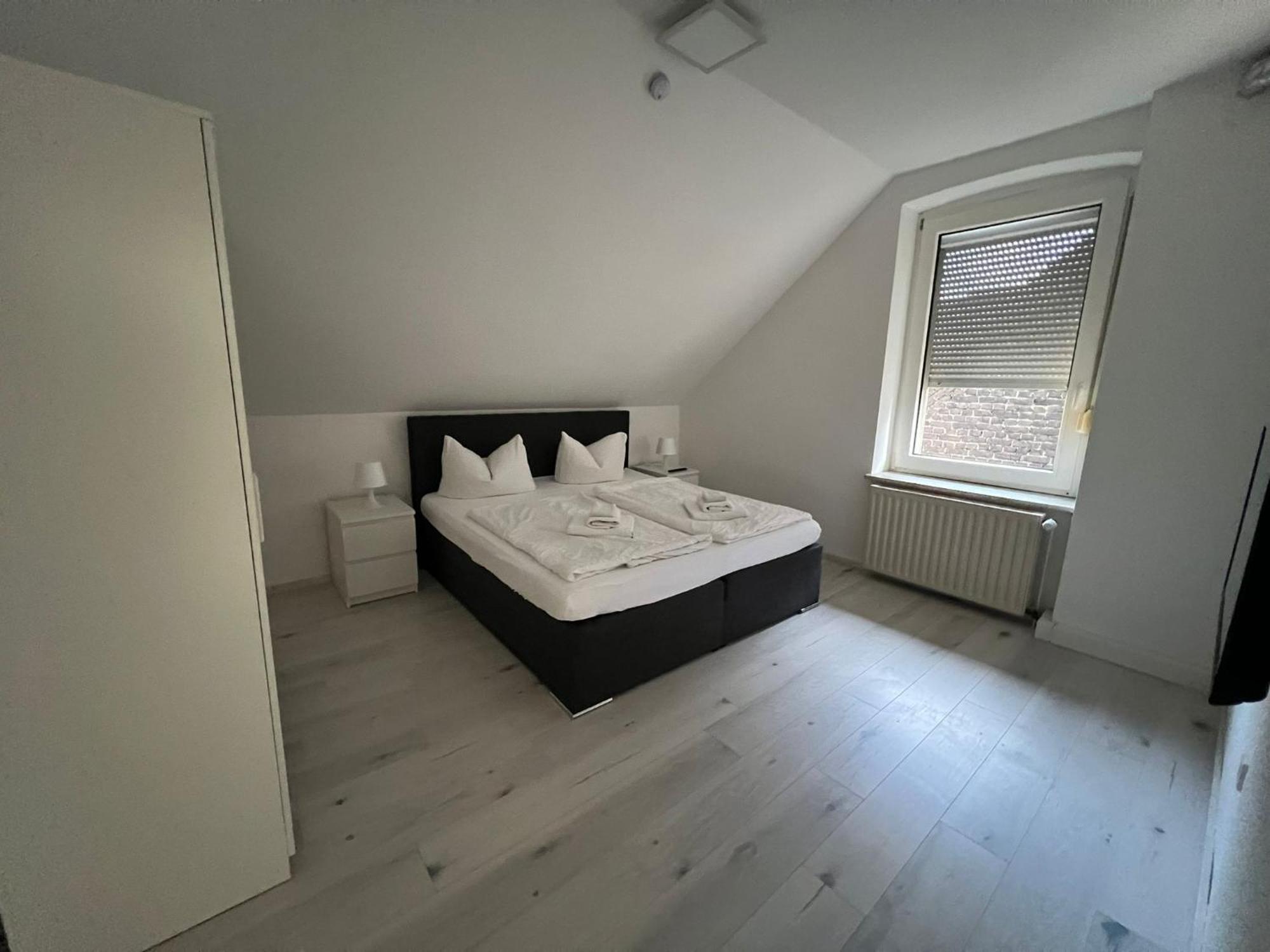 Premium Apartment Bochum Near Duesseldorf Airport Buitenkant foto