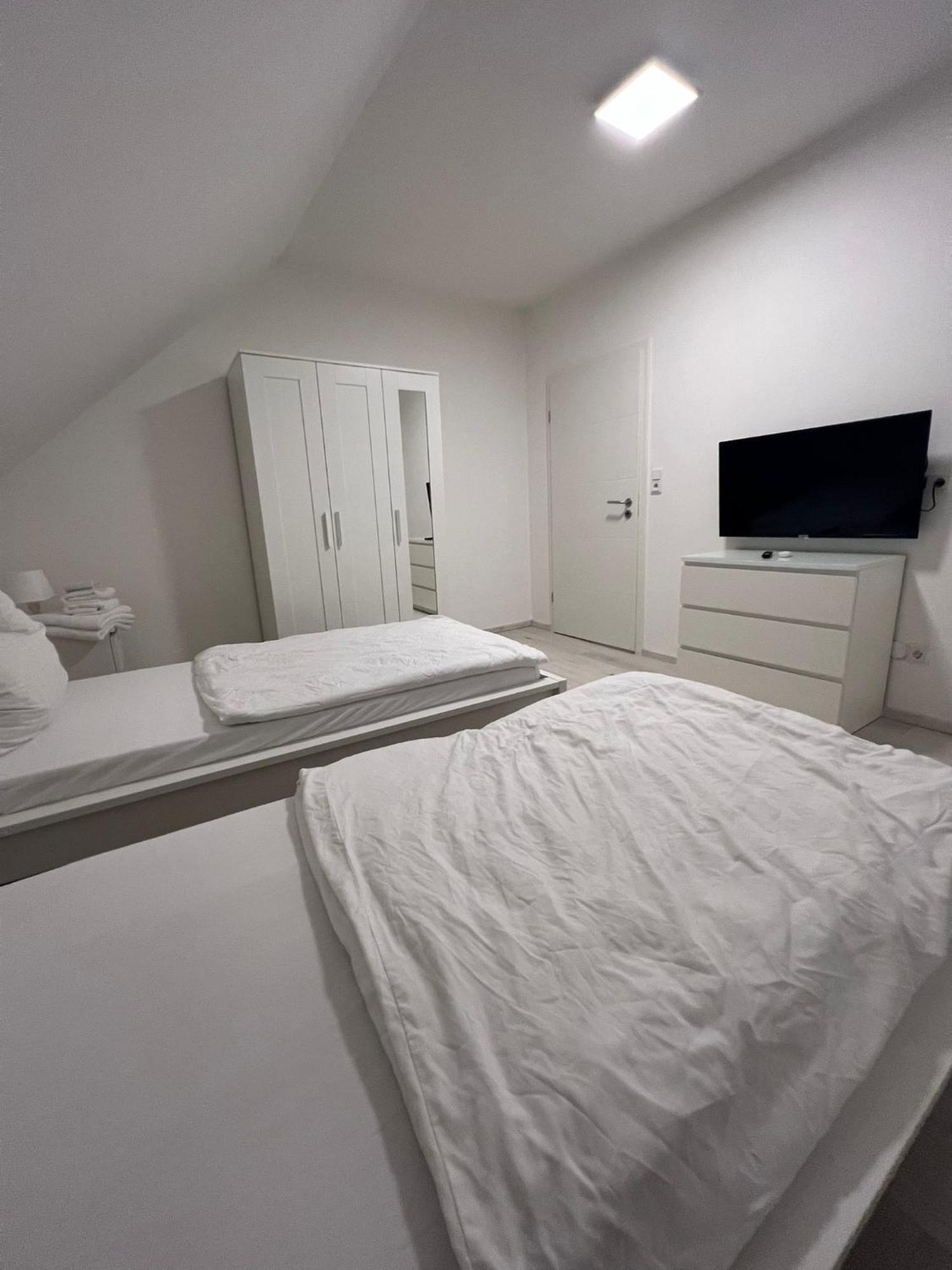 Premium Apartment Bochum Near Duesseldorf Airport Buitenkant foto